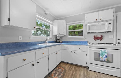 Lake City Cabaña | Beachside Cottage on Sapphire Lake