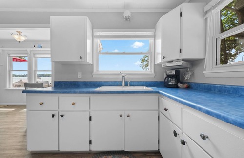 Lake City Cabaña | Beachside Cottage on Sapphire Lake