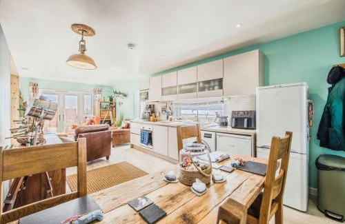 Ferryside Casa | Beachside