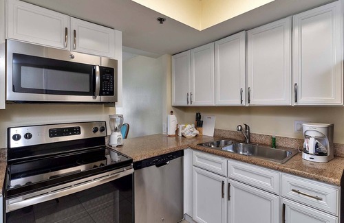 Barrier Island Condominio | Beachside Location! Central Beach | Resort Condo