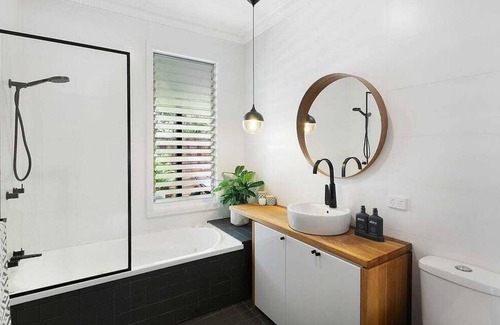 Forresters Beach Casa | Beachside Oasis and Heated Pool