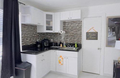 North Beach Apartamento | Beachside Oasis, Miami Beach Apt with parking included