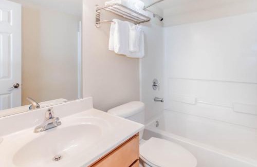 Fort Bay Hotel | Beachside Resort Panama City Beach