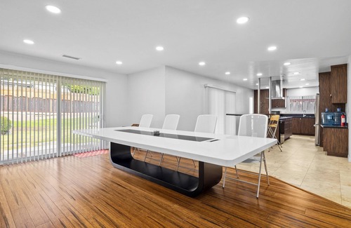 Olde Carlsbad Casa | Beachside Work & Creativity Retreat