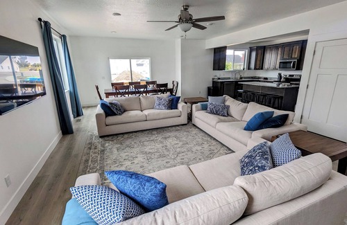 Sweetwater Casa | BeachVibe5 - Ideal Beach, 4BR, No cleaning fee & EV Plug