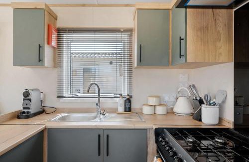 Mullacott Chalet De Esquí | Beachy Lodge with Deck & Parking nr Ilfracombe