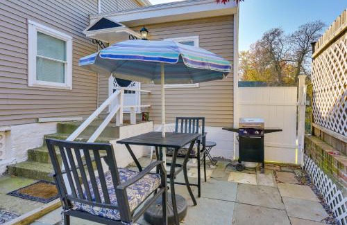 Beacon Apartamento | Beacon Apt with Patio and Grill Walk to Main St!