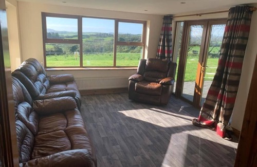 Skibbereen Casa | Beacon View House, 4-Beds, Sleeps 8, Parking