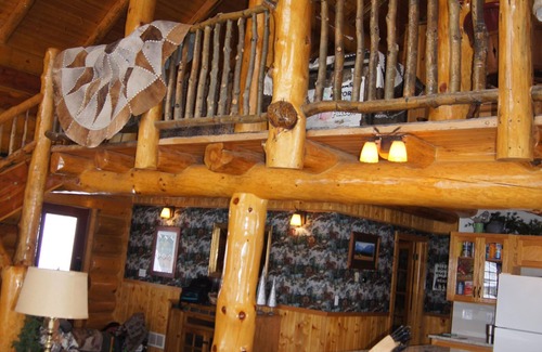 Island Park Cabina | Bean's Lodge, duerme 9, totalmente equipado cerca de WYellowstone, fácil acceso a todos los lugares