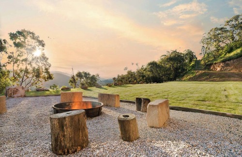 Riverlea Cabaña | Bear Cottage Eco Escape in the Hills of Riverlea