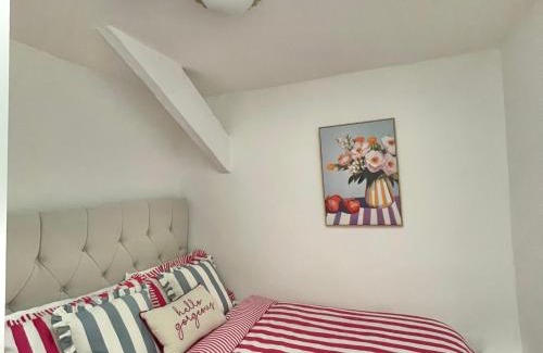 Glynneath Casa | Bear Cottage - Waterfall Country