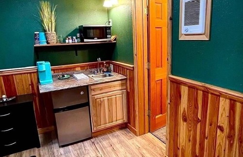 Thompson Falls Cabina | Bear Creek Resort, Lower Cabin Suite (1 King Bed), Lower Cabin Suite (1 King Bed)