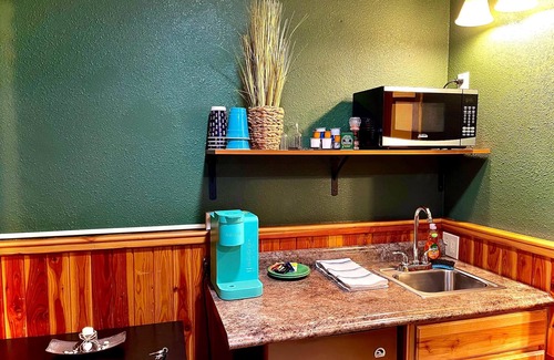 Thompson Falls Cabina | Bear Creek Resort, Lower Cabin Suite (1 King Bed), Lower Cabin Suite (1 King Bed)