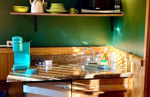 Thompson Falls Cabina | Bear Creek Resort, Lower Cabin Suite ( 2 queen beds), Lower Cabin Suite ( 2 queen beds)