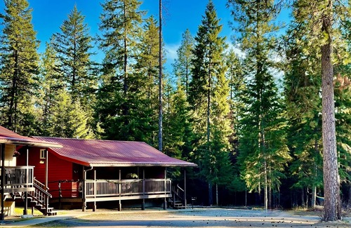 Thompson Falls Cabina | Bear Creek Resort, Lower Cabin Suite ( 2 queen beds), Lower Cabin Suite ( 2 queen beds)