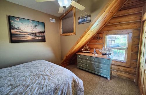Harbor Village Villa | Bear Foot Lodge - Amazing Views! Arcade, Hot Tub, Family Fun Cabin!