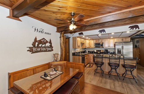 Big Bear City Cabina | Bear Hug Lodge-Spa/BBQ/Game/Fitness rooms. Short distance from lake and hiking.