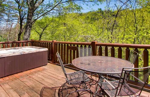 Wears Valley Cabina | Bear Hug Too 2 Bedroom Cabin by Redawning