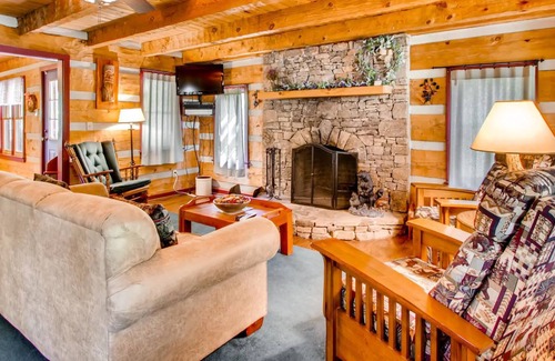 Wears Valley Cabina | Bear Hug Too 2 Bedroom Cabin by Redawning