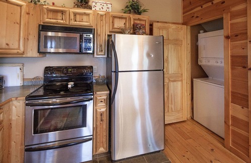 Sevierville Cabina | Bear Hugs - Great Cabin! 2 Bedroom Cabin by RedAwning