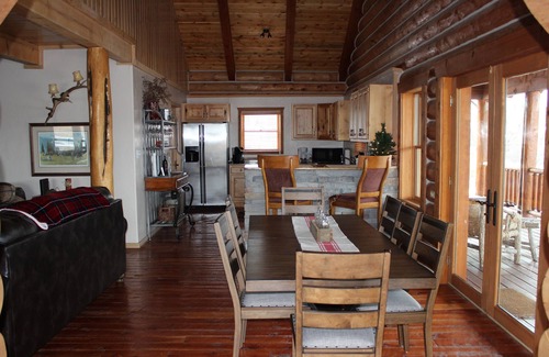 Hulett Cabina | Bear Lodge cozy is a 3 bedroom cabin located @ Golf Course at Devil's Tower.
