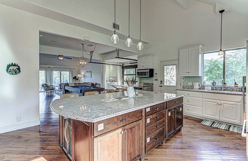Pedernales Canyon Ranch Casa | Bear Moon Ranch | Hot Tub, Pool, Pickleball