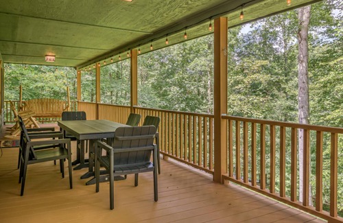 Morganton Cabina | Bear Paw Hollow by Escape to Blue Ridge