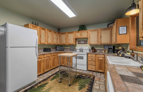 Leavenworth Cabina | Pata de oso: Bañera de hidromasaje, Wi-Fi, Sat. TV, perros, privado y cerca de la ciudad!