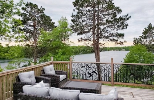 Backus Casa | Bear Peak Cabin, Beautiful Secluded Lake Cabin with Panoramic Views!