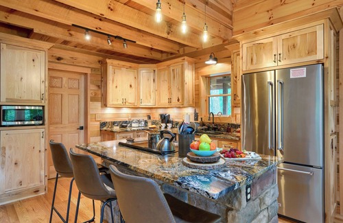 South Bloomingville Cabina | Bear Pines charming 3 bdrm cabin, Hot Tub, WiFi, in scenic South Bloomingville