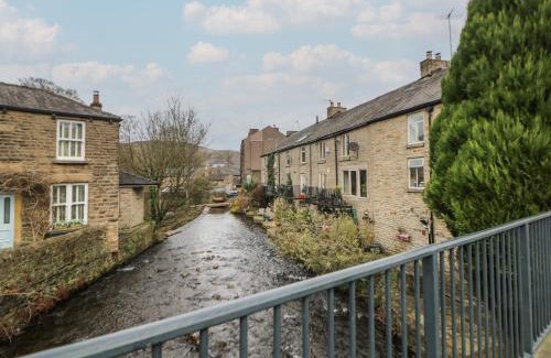 Hayfield Casa | Bear Pit Cottage