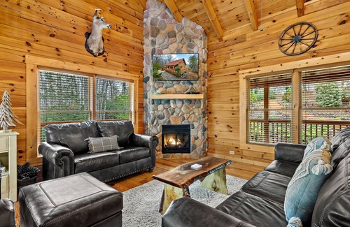 Sweetbriar Farms Cabina | Bearfoot Escape, Hot Tub, Mountain Views, Private!