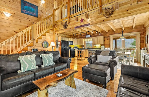 Sweetbriar Farms Cabina | Bearfoot Escape, Hot Tub, Mountain Views, Private!