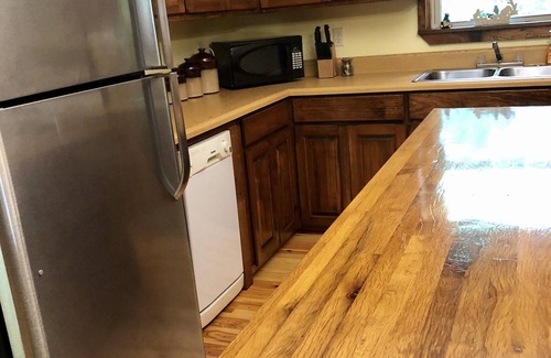 Rabun Gap Cabina | BearPaw Cabin- Charming and cozy cabin in the woods- WiFi-Pet Friendly-Secluded