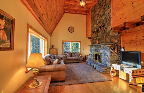 Fleischmanns Casa | Bearpen Lodge on 125 Acres - Near Belleayre Mtn!
