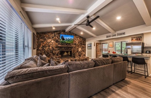 Ruidoso Apartamento | Bears Gone Fishing- Hot Tub, Decks, Near Trails