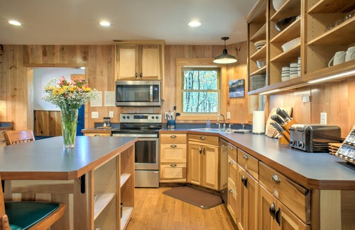 Gerton Casa | Retiro de Bearwallow; ubicado en la cima de la montaña Bearwallow. Senderismo, relajación, Hendersonville, Asheville y más.