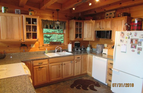 Moriah Center Casa | Hermoso registro personalizado Inicio "Bear Lodge"