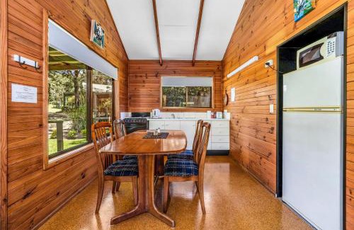 Kangaroo Valley Casa | Beau Cabin One Bedroom Cabin on Golf Course