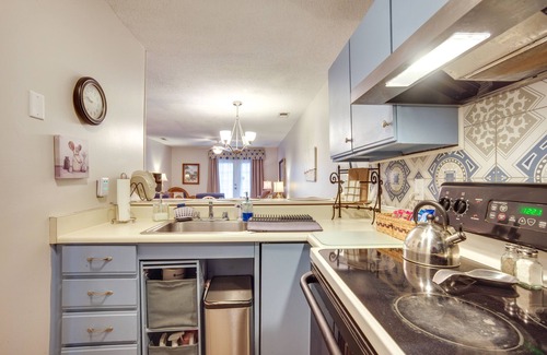 Beaufort Apartamento | Beaufort Home w/ Patio 3 Mi to Downtown!