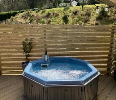 Headley Down Cabina | Beauslodge Authentic Log Cabin With Private Hot Tub
