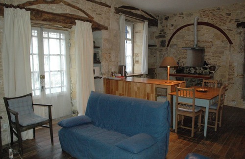 Cubjac Cabaña | Hermosa casa de vacaciones para 3 a 4 personas en un pequeño pueblo en el río.