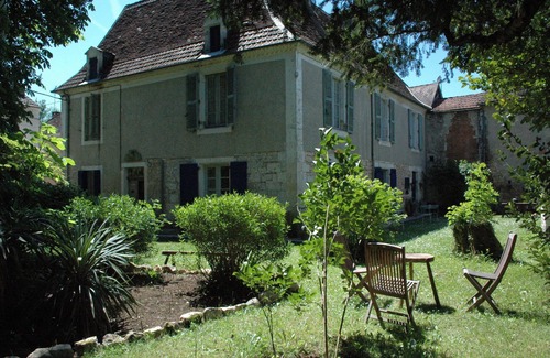 Cubjac Cabaña | Hermosa casa de vacaciones para 3 a 4 personas en un pequeño pueblo en el río.