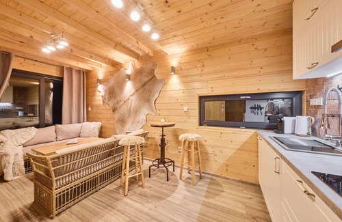 Mlade Buky Casa | Estupenda casa de vacaciones privada para 4 personas con piscina, WIFI, TV y patio