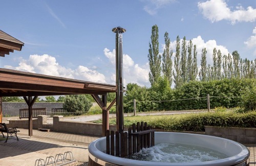 Dolni Branna Casa | Maravillosa casa de vacaciones privada con jacuzzi, WIFI, TV, terraza y mascotas permitida