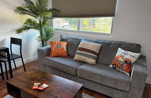 Davie Casa | Beautiful 1.5 bed 1-Bath Apartment on Second Floor