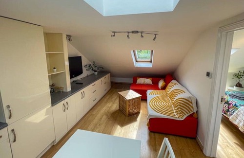 Highbury Apartamento | Beautiful 1 Bed Top Floor Flat Close to Centre