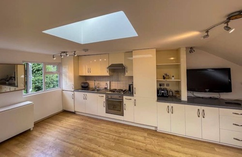 Highbury Apartamento | Beautiful 1 Bed Top Floor Flat Close to Centre