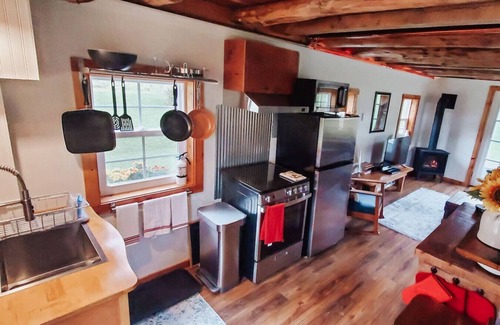 Richland Center Cabaña | Beautiful 1 Bedroom Cottage Tucked Away in the Hills of the Driftless Area