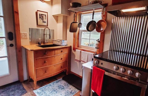 Richland Center Cabaña | Beautiful 1 Bedroom Cottage Tucked Away in the Hills of the Driftless Area
